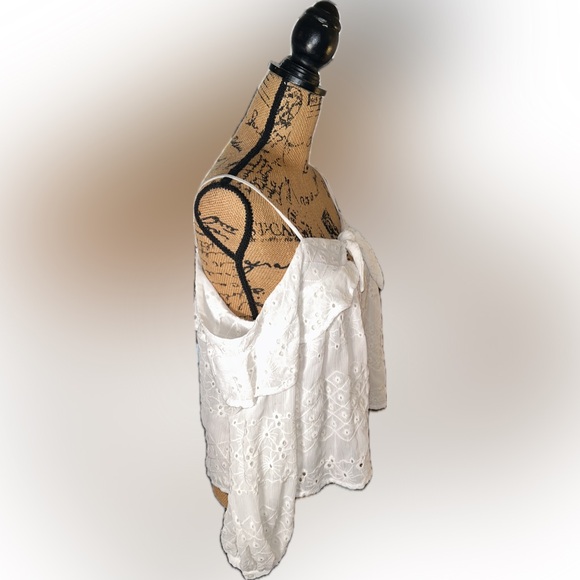 Astr the Label White Gauzy Eyelet Off Shoulder Flowy Cottagecore Peasant Top M - Picture 3 of 15